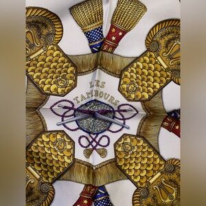 Les tambours HERMES scarf. Never worn